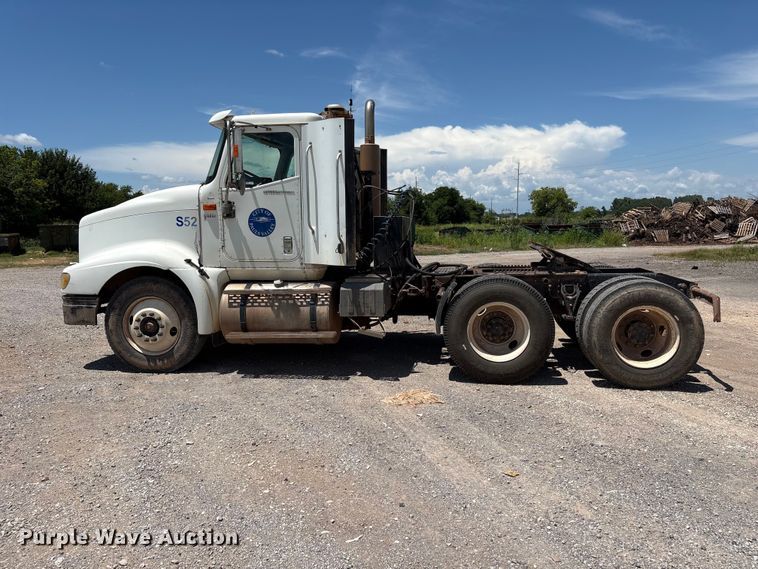 image for item EX0009 2002 International 9400i semi truck