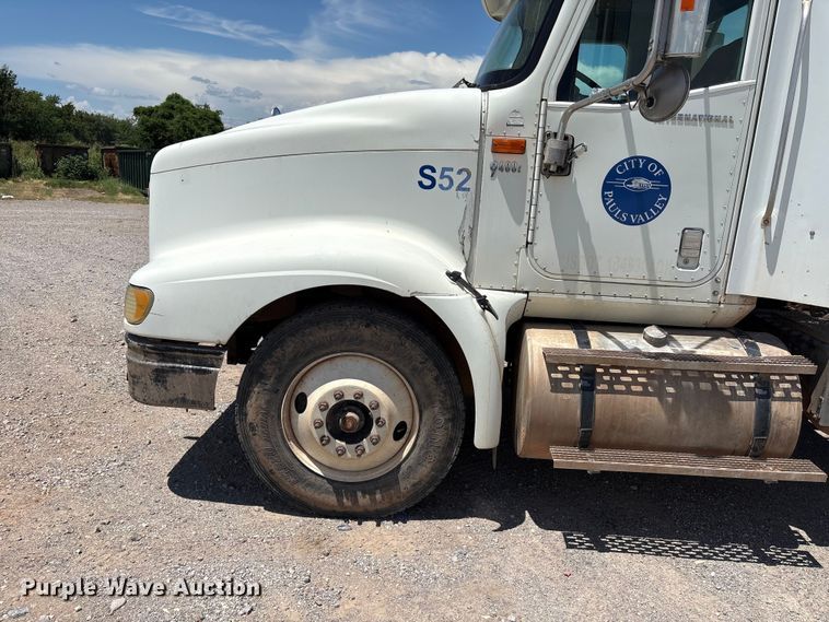 image for item EX0009 2002 International 9400i semi truck