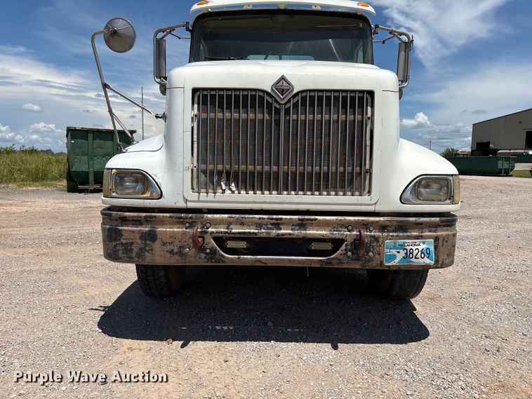 image for item EX0009 2002 International 9400i semi truck