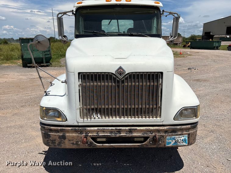 image for item EX0009 2002 International 9400i semi truck