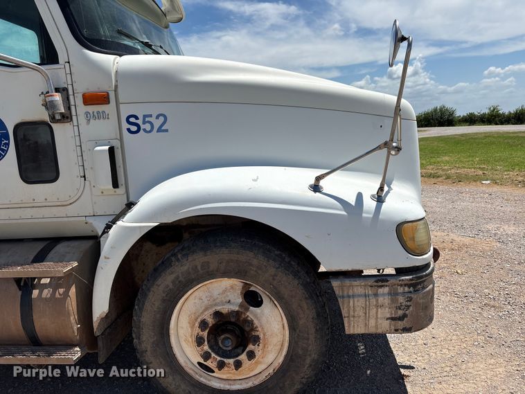 image for item EX0009 2002 International 9400i semi truck