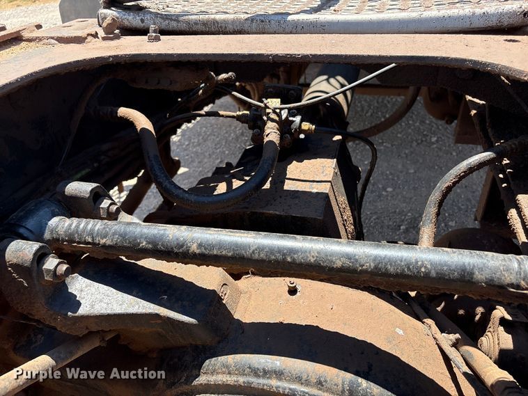 image for item EX0009 2002 International 9400i semi truck