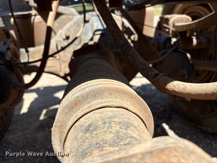 image for item EX0009 2002 International 9400i semi truck