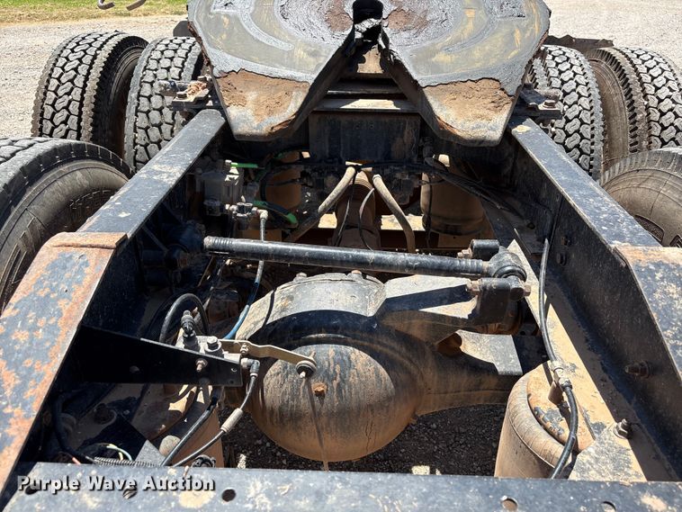 image for item EX0009 2002 International 9400i semi truck
