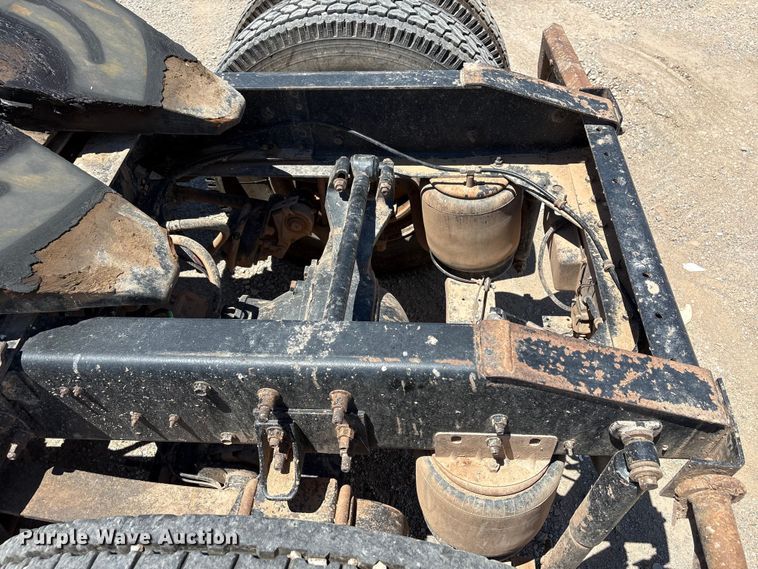 image for item EX0009 2002 International 9400i semi truck