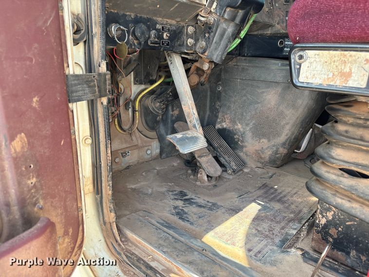 image for item EX0009 2002 International 9400i semi truck