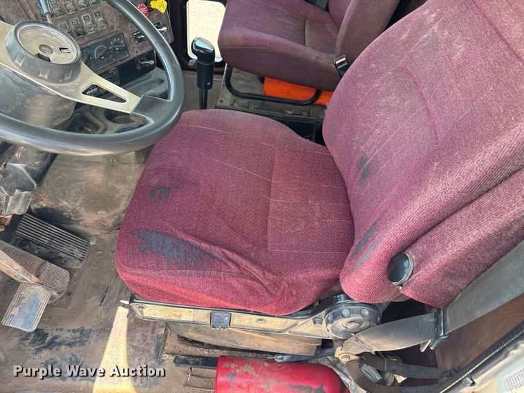 image for item EX0009 2002 International 9400i semi truck
