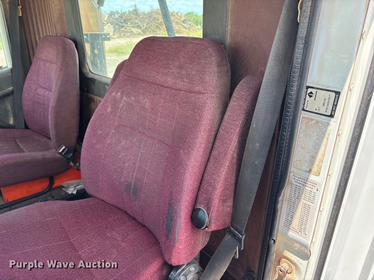 image for item EX0009 2002 International 9400i semi truck