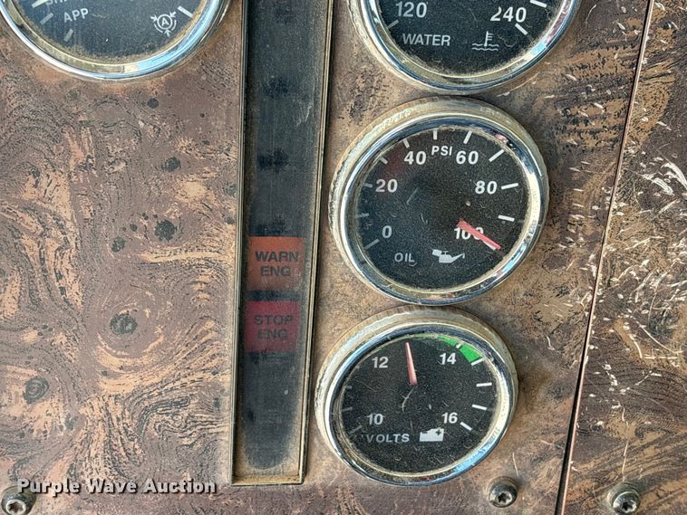 image for item EX0009 2002 International 9400i semi truck