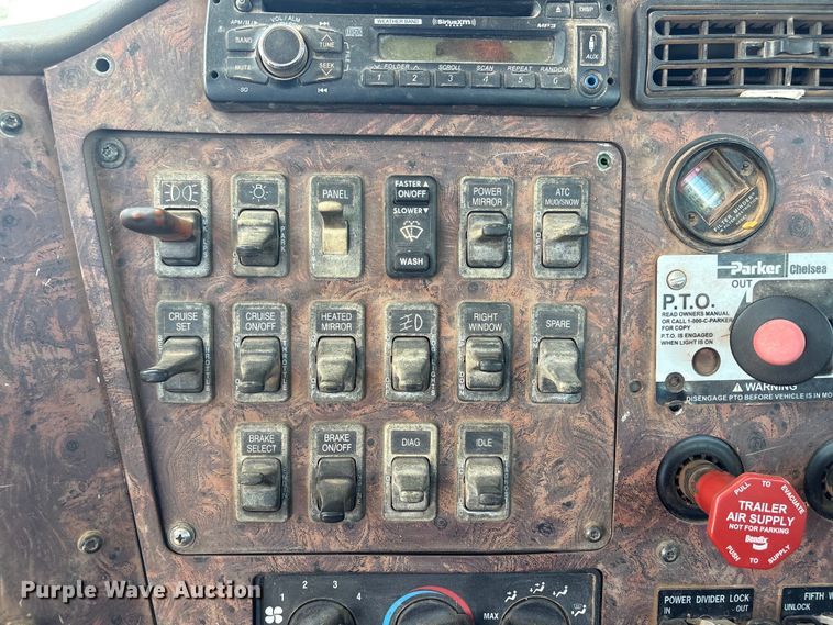 image for item EX0009 2002 International 9400i semi truck
