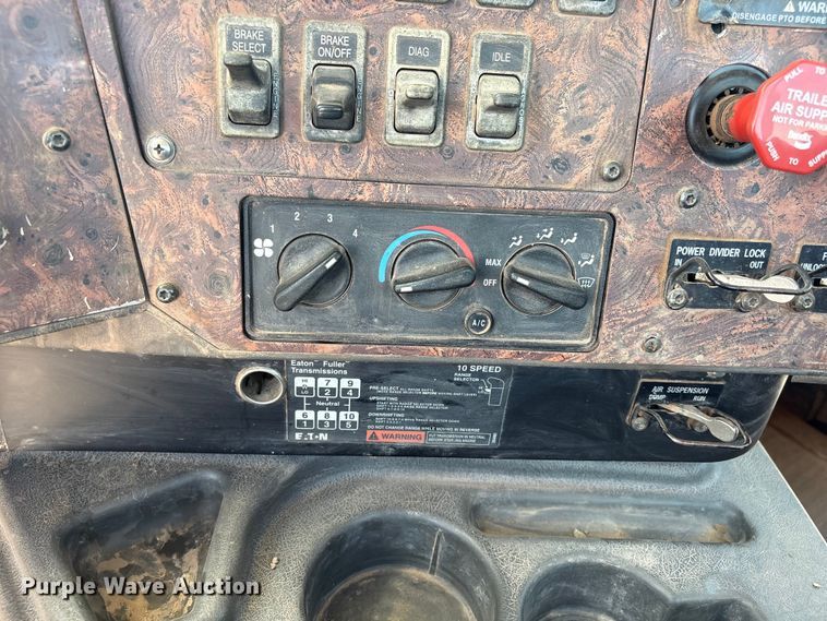 image for item EX0009 2002 International 9400i semi truck