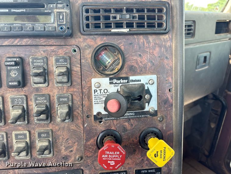 image for item EX0009 2002 International 9400i semi truck