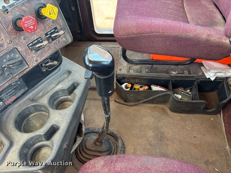 image for item EX0009 2002 International 9400i semi truck