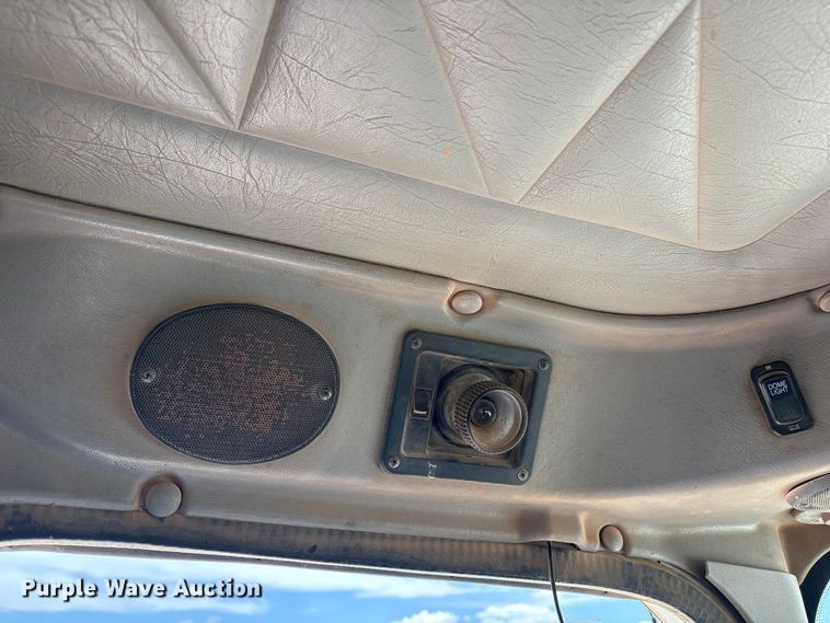 image for item EX0009 2002 International 9400i semi truck