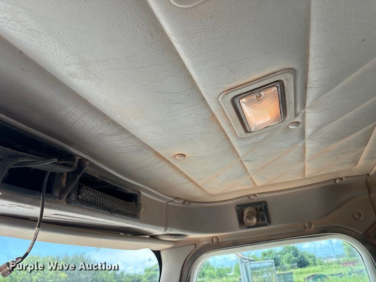 image for item EX0009 2002 International 9400i semi truck
