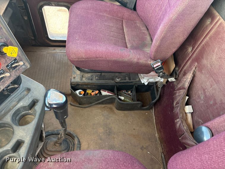 image for item EX0009 2002 International 9400i semi truck