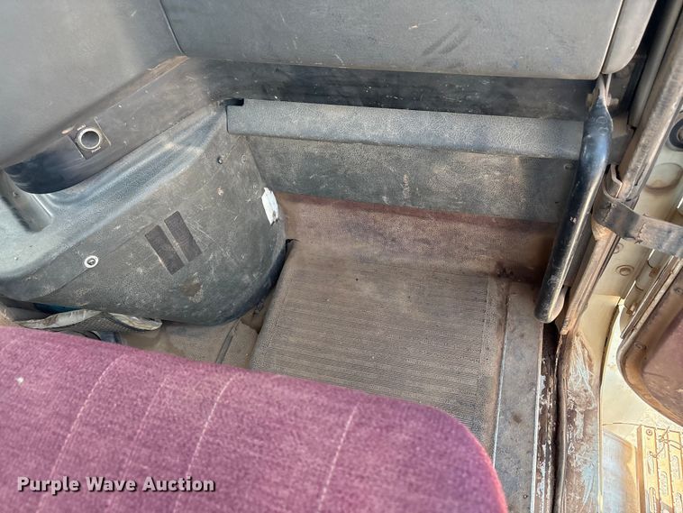 image for item EX0009 2002 International 9400i semi truck