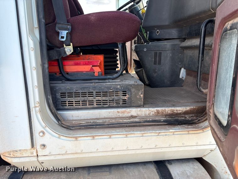 image for item EX0009 2002 International 9400i semi truck