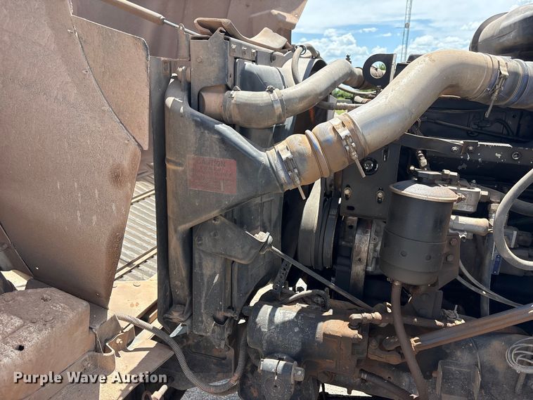 image for item EX0009 2002 International 9400i semi truck