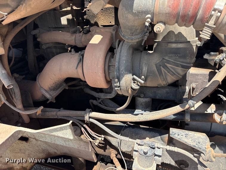 image for item EX0009 2002 International 9400i semi truck