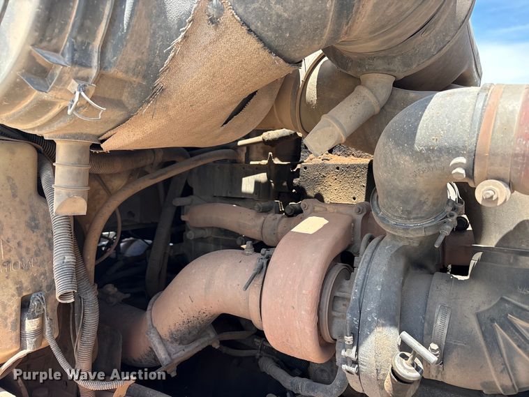 image for item EX0009 2002 International 9400i semi truck