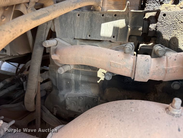 image for item EX0009 2002 International 9400i semi truck