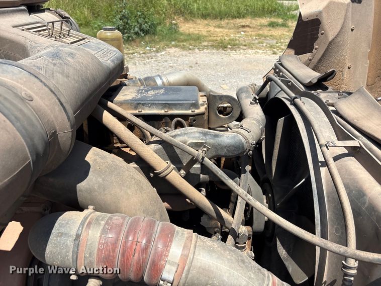 image for item EX0009 2002 International 9400i semi truck
