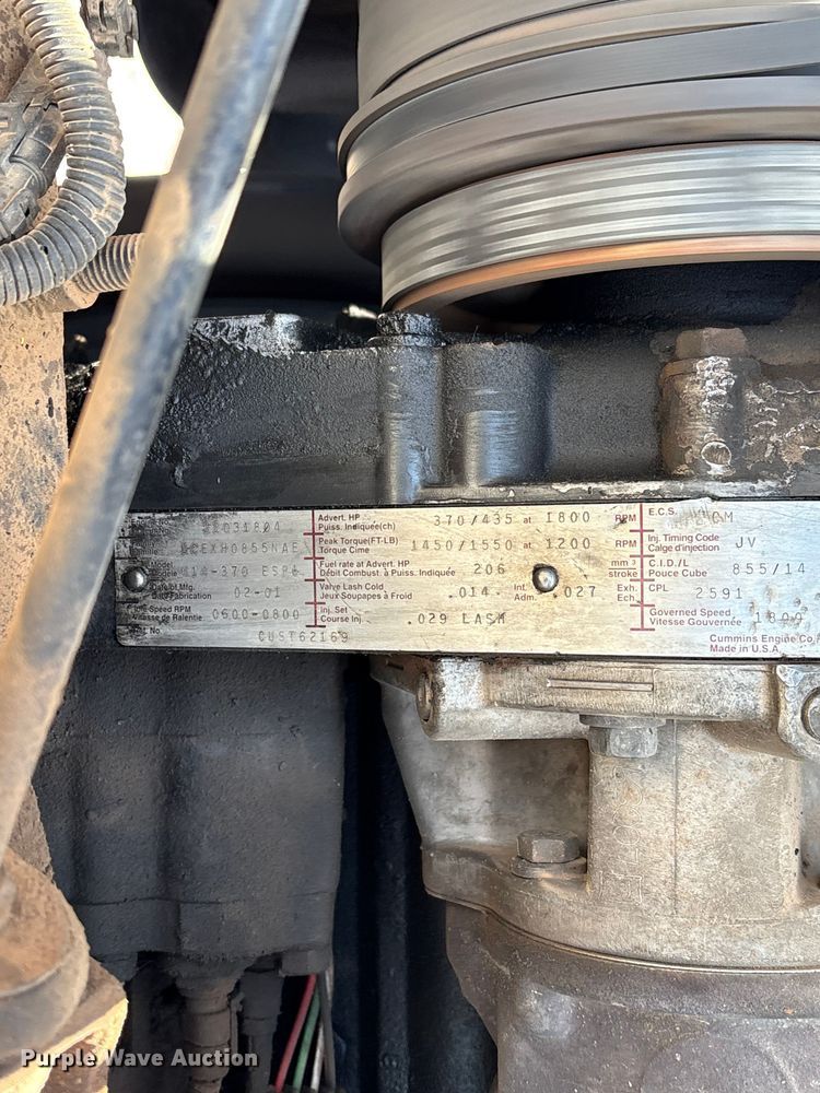 image for item EX0009 2002 International 9400i semi truck