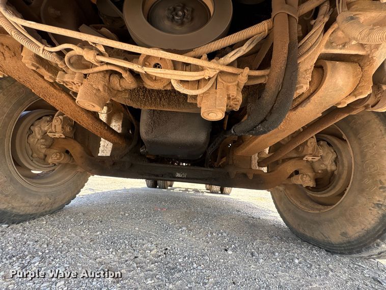 image for item EX0009 2002 International 9400i semi truck