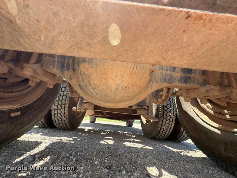 image for item EX0009 2002 International 9400i semi truck