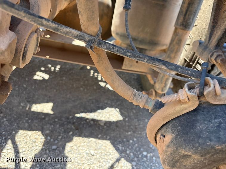 image for item EX0009 2002 International 9400i semi truck