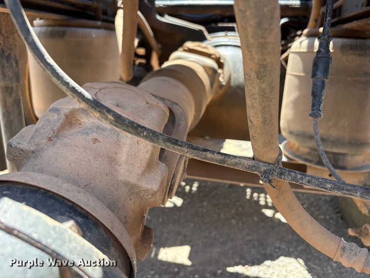 image for item EX0009 2002 International 9400i semi truck