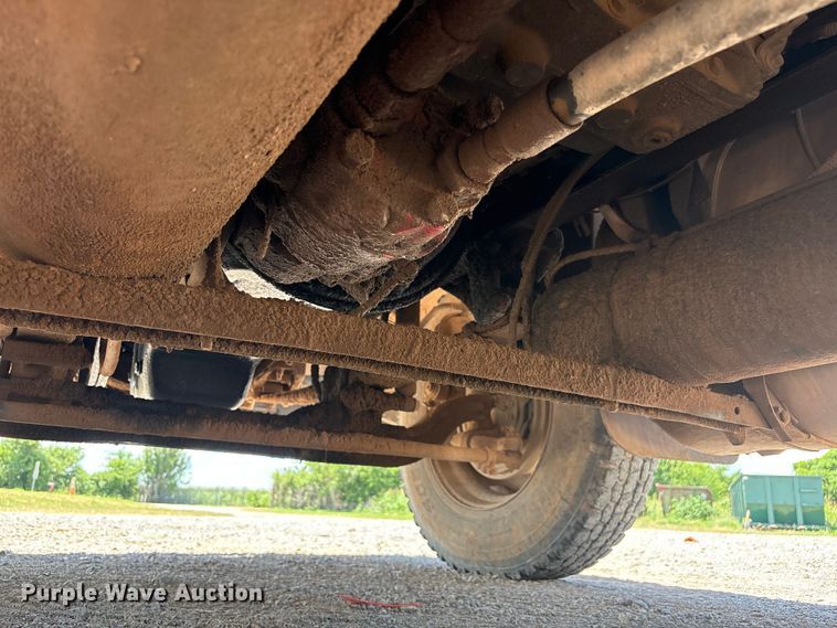 image for item EX0009 2002 International 9400i semi truck