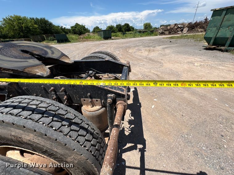 image for item EX0009 2002 International 9400i semi truck