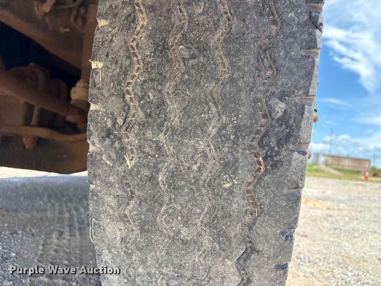 image for item EX0009 2002 International 9400i semi truck