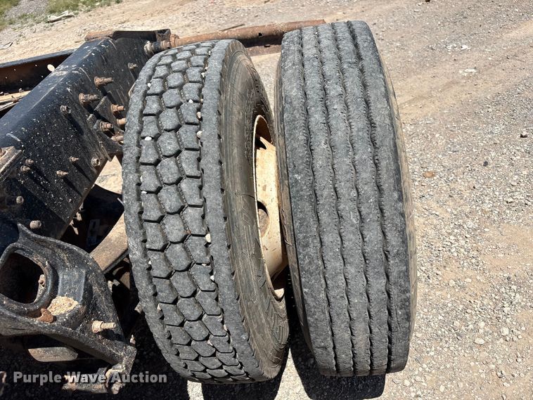 image for item EX0009 2002 International 9400i semi truck