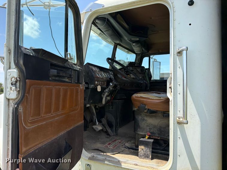 image for item EX2509 1999 Freightliner FLD120 dump truck