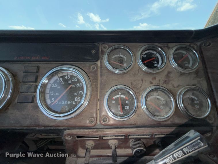 image for item EX2509 1999 Freightliner FLD120 dump truck
