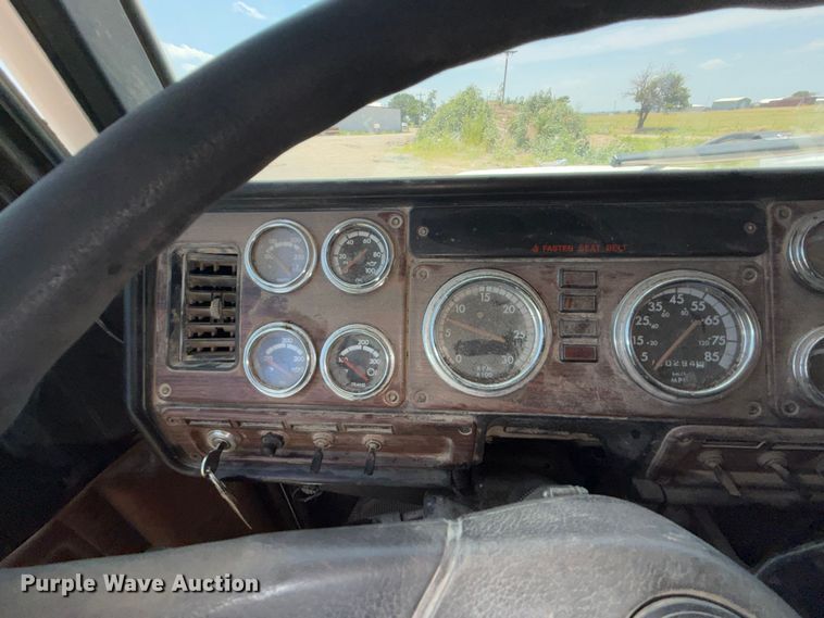 image for item EX2509 1999 Freightliner FLD120 dump truck