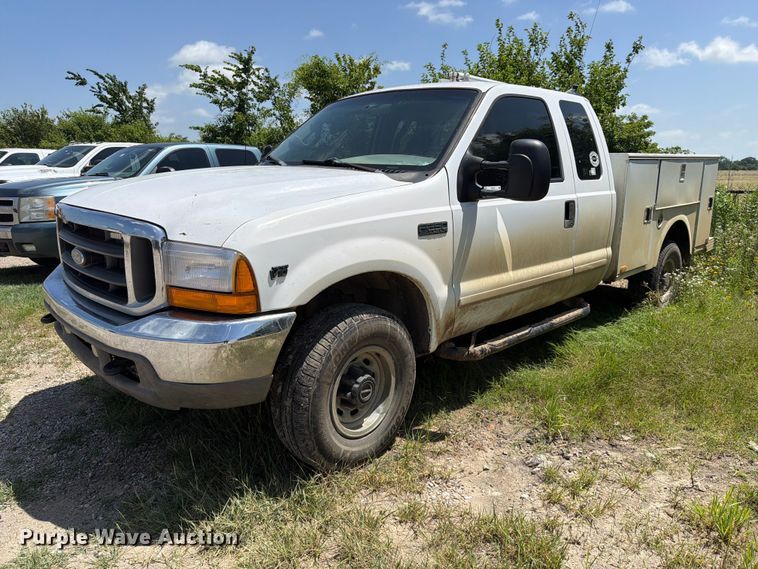 2001 Ford F250 Super Duty XL Ext. Cab utility bed pickup truck