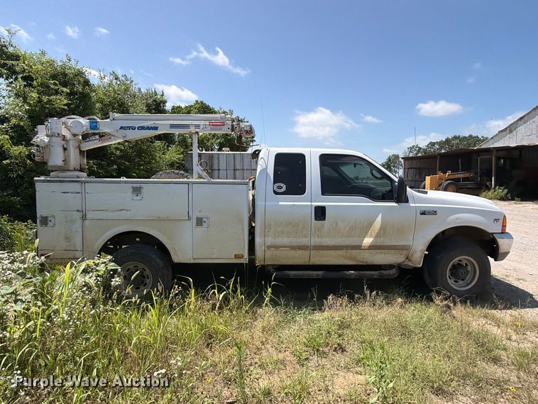 image for item EX2510 2001 Ford F250 Super Duty XL Ext. Cab utility bed pickup truck