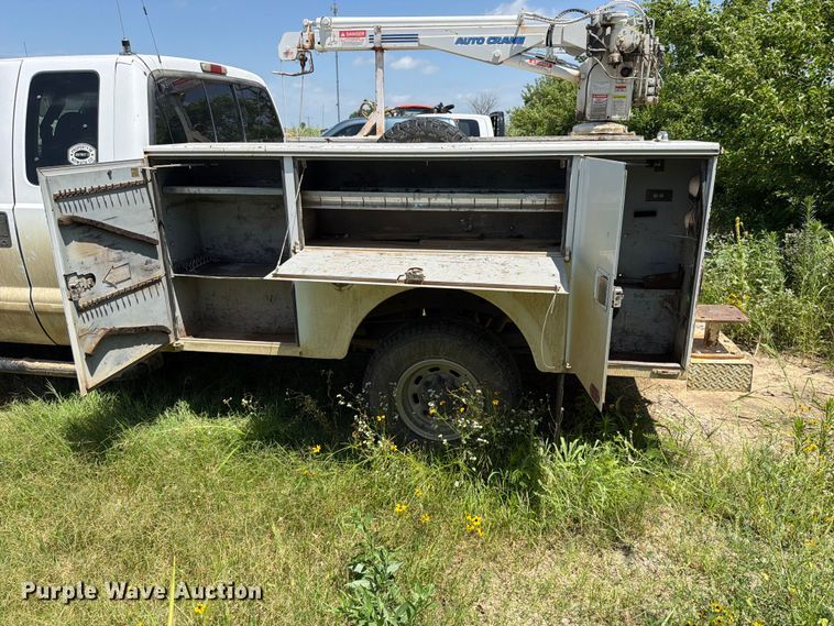 image for item EX2510 2001 Ford F250 Super Duty XL Ext. Cab utility bed pickup truck