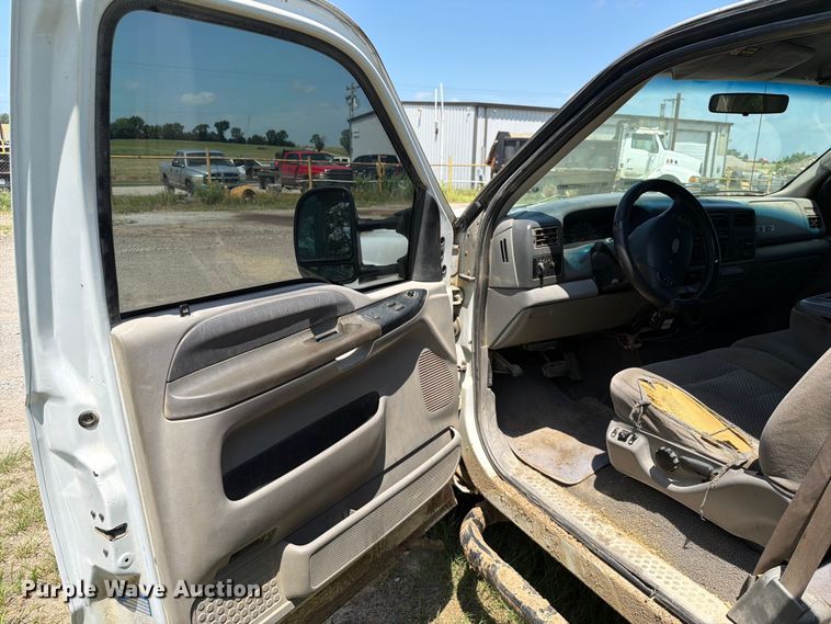 image for item EX2510 2001 Ford F250 Super Duty XL Ext. Cab utility bed pickup truck