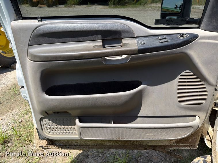 image for item EX2510 2001 Ford F250 Super Duty XL Ext. Cab utility bed pickup truck
