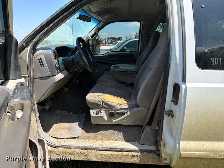 image for item EX2510 2001 Ford F250 Super Duty XL Ext. Cab utility bed pickup truck