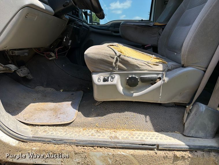 image for item EX2510 2001 Ford F250 Super Duty XL Ext. Cab utility bed pickup truck