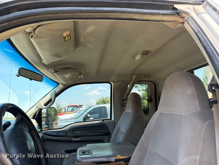 image for item EX2510 2001 Ford F250 Super Duty XL Ext. Cab utility bed pickup truck