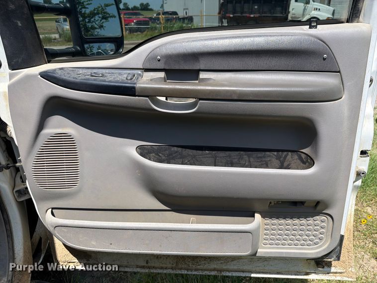 image for item EX2510 2001 Ford F250 Super Duty XL Ext. Cab utility bed pickup truck