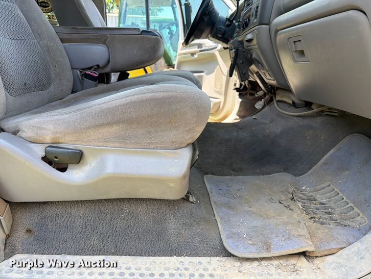 image for item EX2510 2001 Ford F250 Super Duty XL Ext. Cab utility bed pickup truck