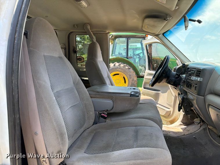 image for item EX2510 2001 Ford F250 Super Duty XL Ext. Cab utility bed pickup truck
